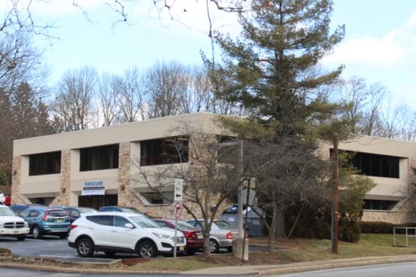 40 Stirling Rd, Watchung, NJ 07069